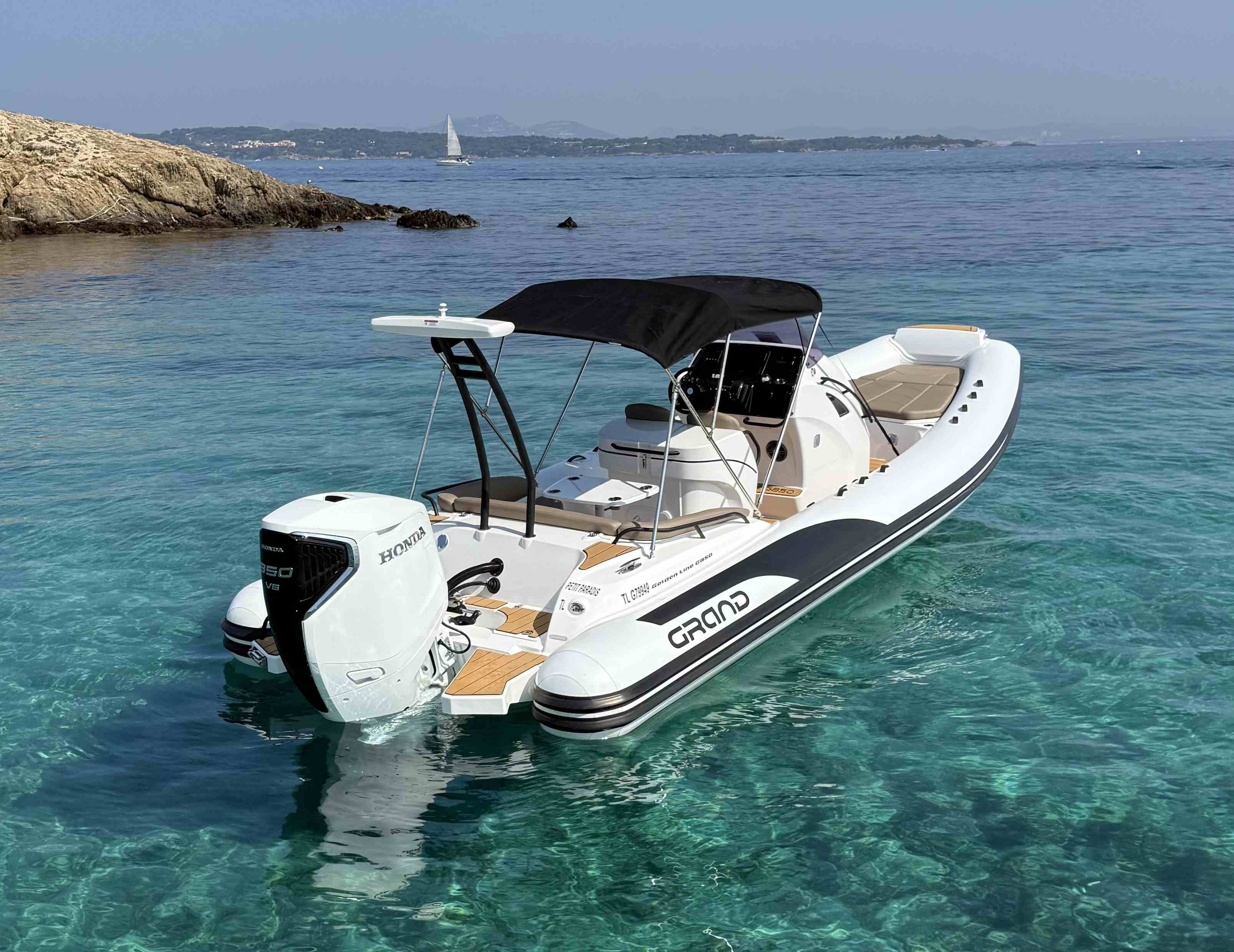 Grand 850 Luxe - Honda 350 cv - 16 pers.